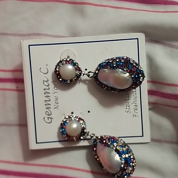 Jewelry - Baroque pearl earrings with color stones